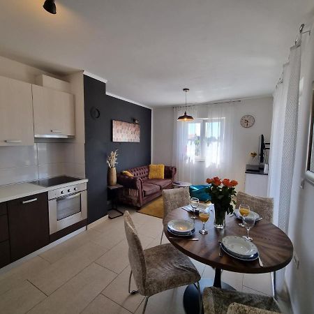 Apartman Marija ビオグラード・ナ・モル エクステリア 写真